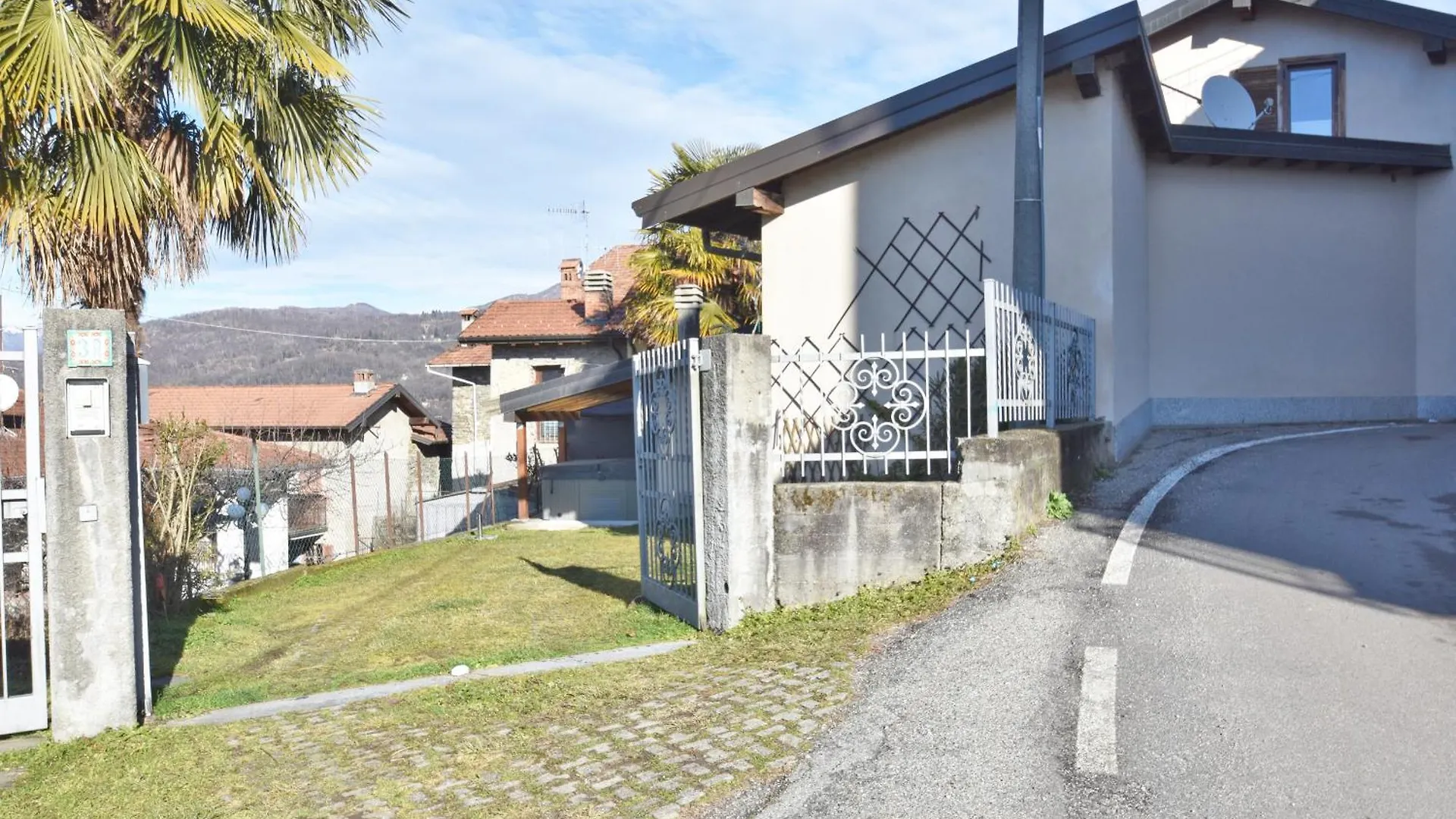 Shila House Villa Luino 0*,
